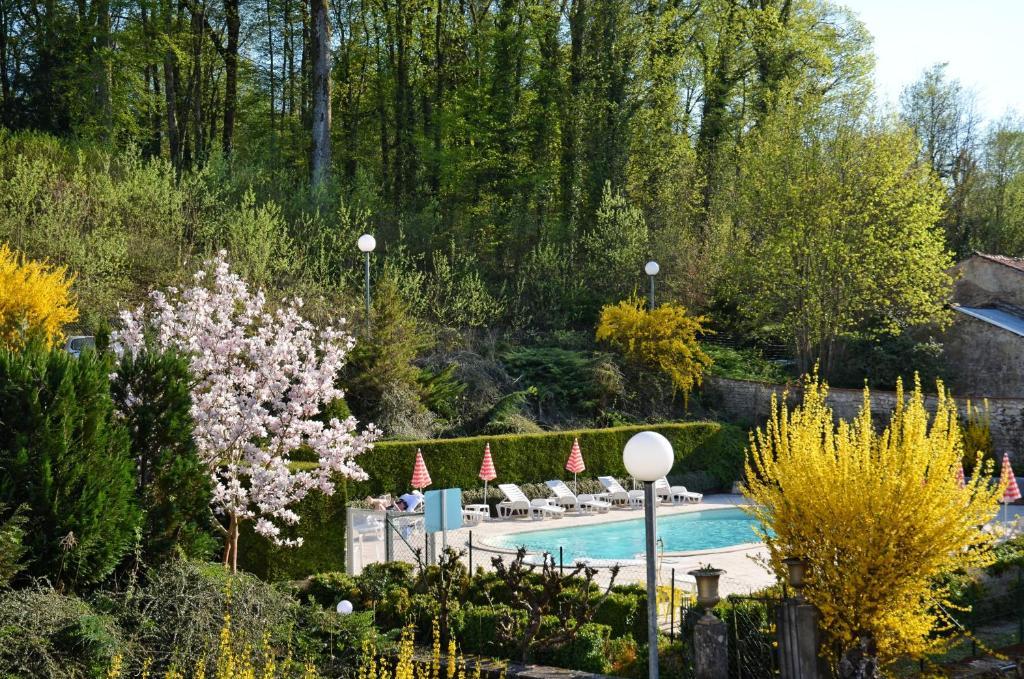 Hotel Et Studios D'Orfeuil Bourbonne-les-Bains Pokoj fotografie